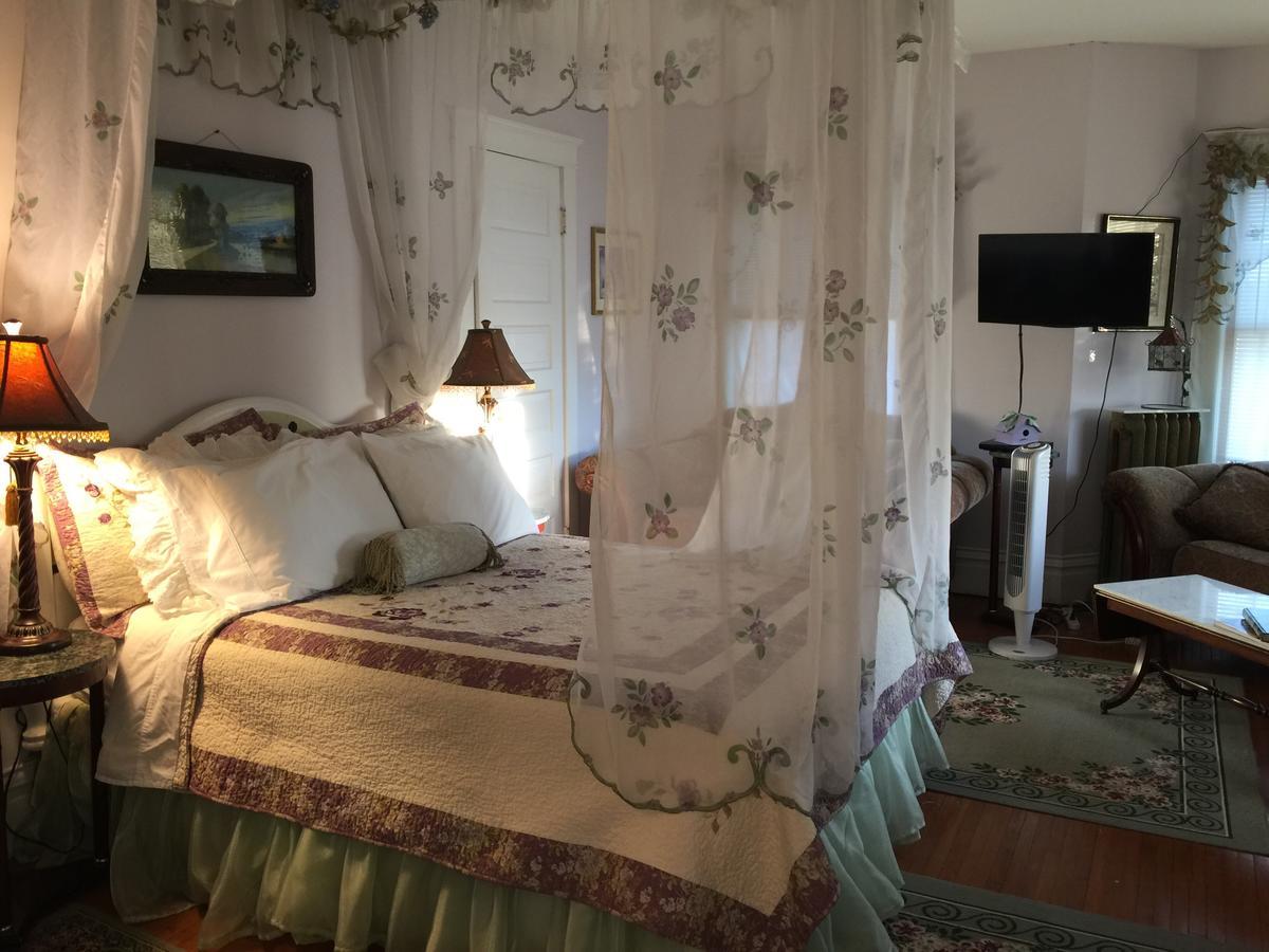 Scarlett House Victorian B & B Janesville Kültér fotó